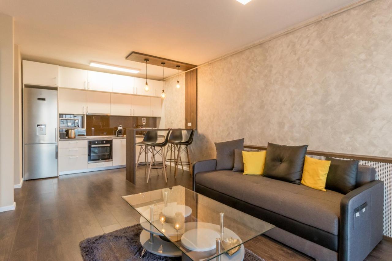 Modern Downtown Apartment Cluj-Napoca Esterno foto