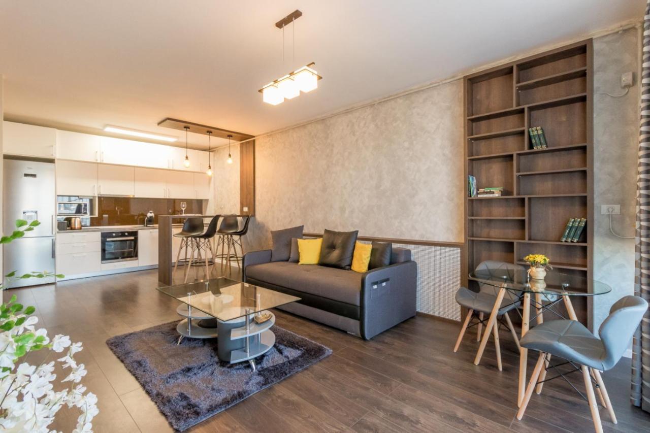 Modern Downtown Apartment Cluj-Napoca Esterno foto